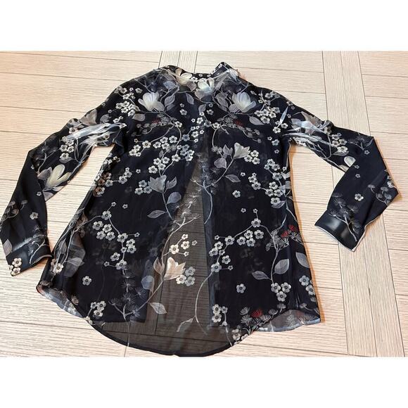 Guess poly button down embellished collar semi sheer floral‎ print shirt. Sz S - Picture 6 of 6